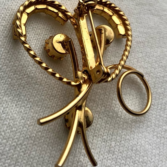 Vintage Estate Brooch Gold Tone Clear Prong set stones Heart Flower Twisted Wire - Picture 2 of 4